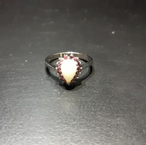 There’s 16 ruby red Garnets and 1 Natural Australia Opal Ring M10.